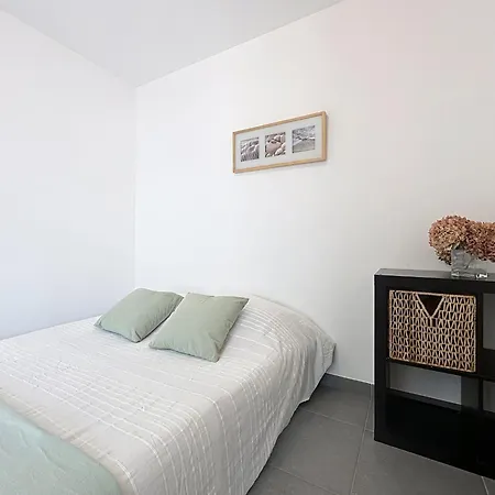 Les Embruns By Interhome *