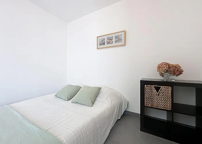 Les Embruns By Interhome *